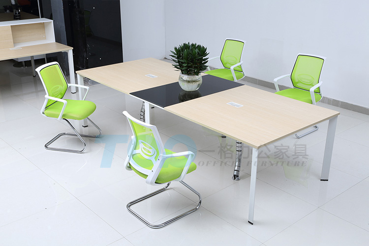 屏風辦公桌,<a href='/hyzxl.htm' class='keys' title='點擊查看關于會議桌的相關信息' target='_blank'>會議桌</a>