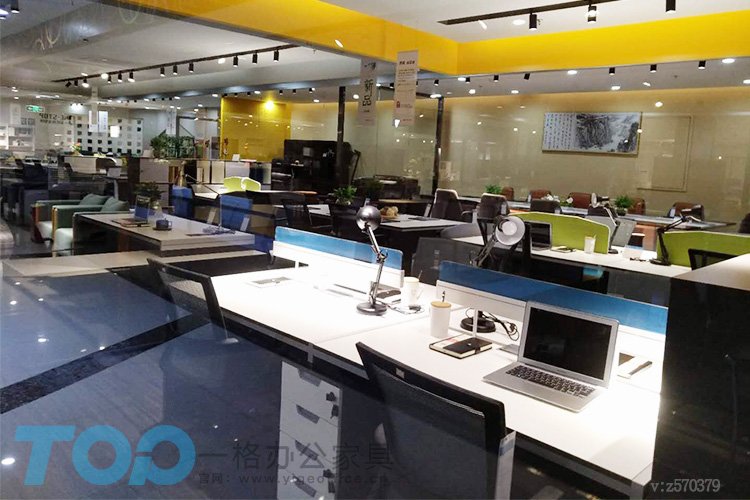 展廳辦公桌卡位實(shí)拍.jpg